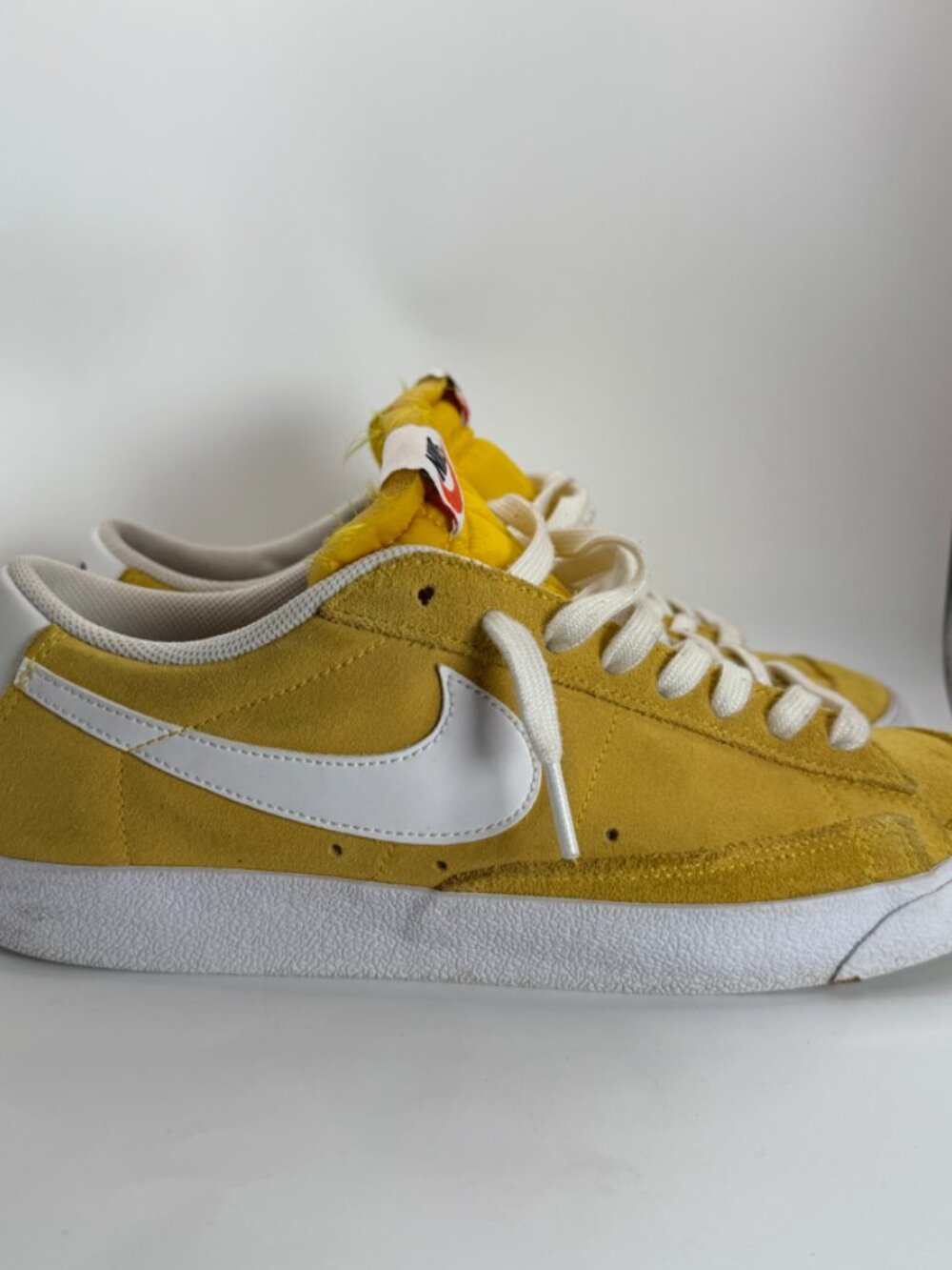 Nike Blazer Low 77 Vintage Yellow & White Sneakers Size 10.5 Men’s Suede Casual - Picture 5 of 9